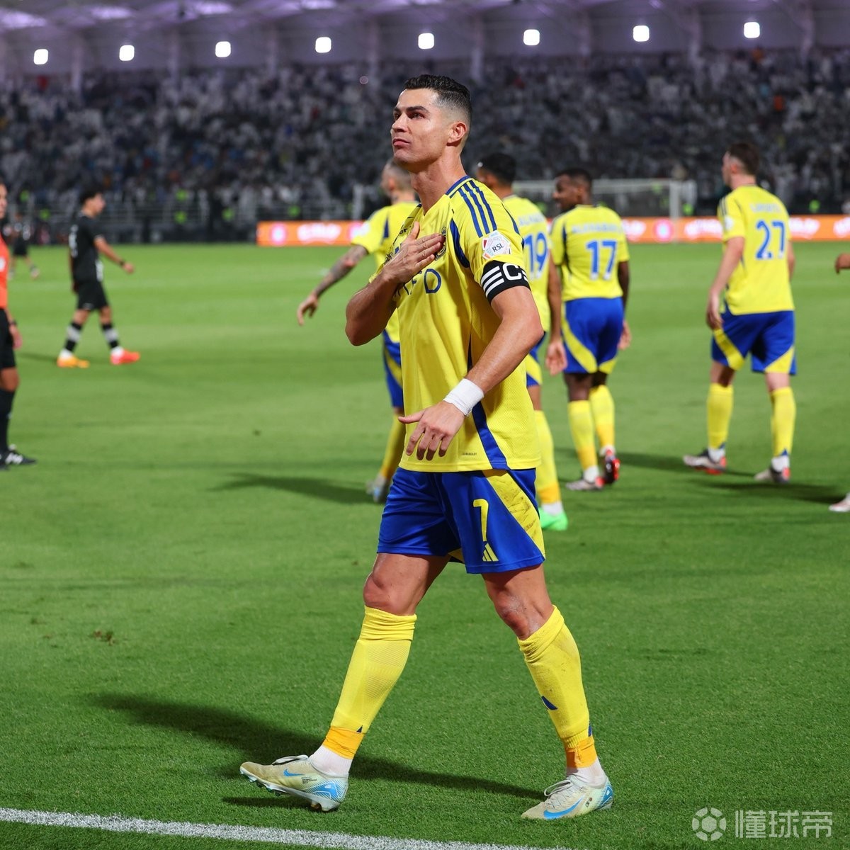 C罗重返赛场,出色防守首场状态出色,篮网观众沸腾!引发球迷热议的简单介绍 C罗重返赛场,出色防守首场状态出色,篮网观众沸腾!引发球迷热议的简单介绍